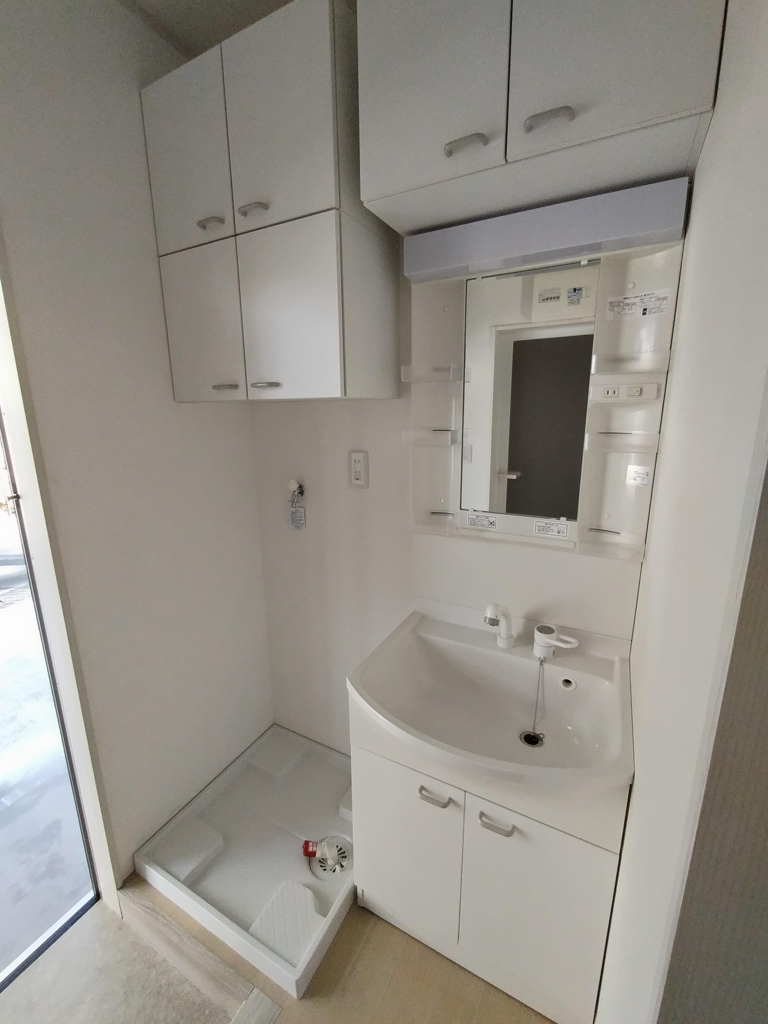 安武アパートの洗面所|シャワーヘッド付きの洗面台