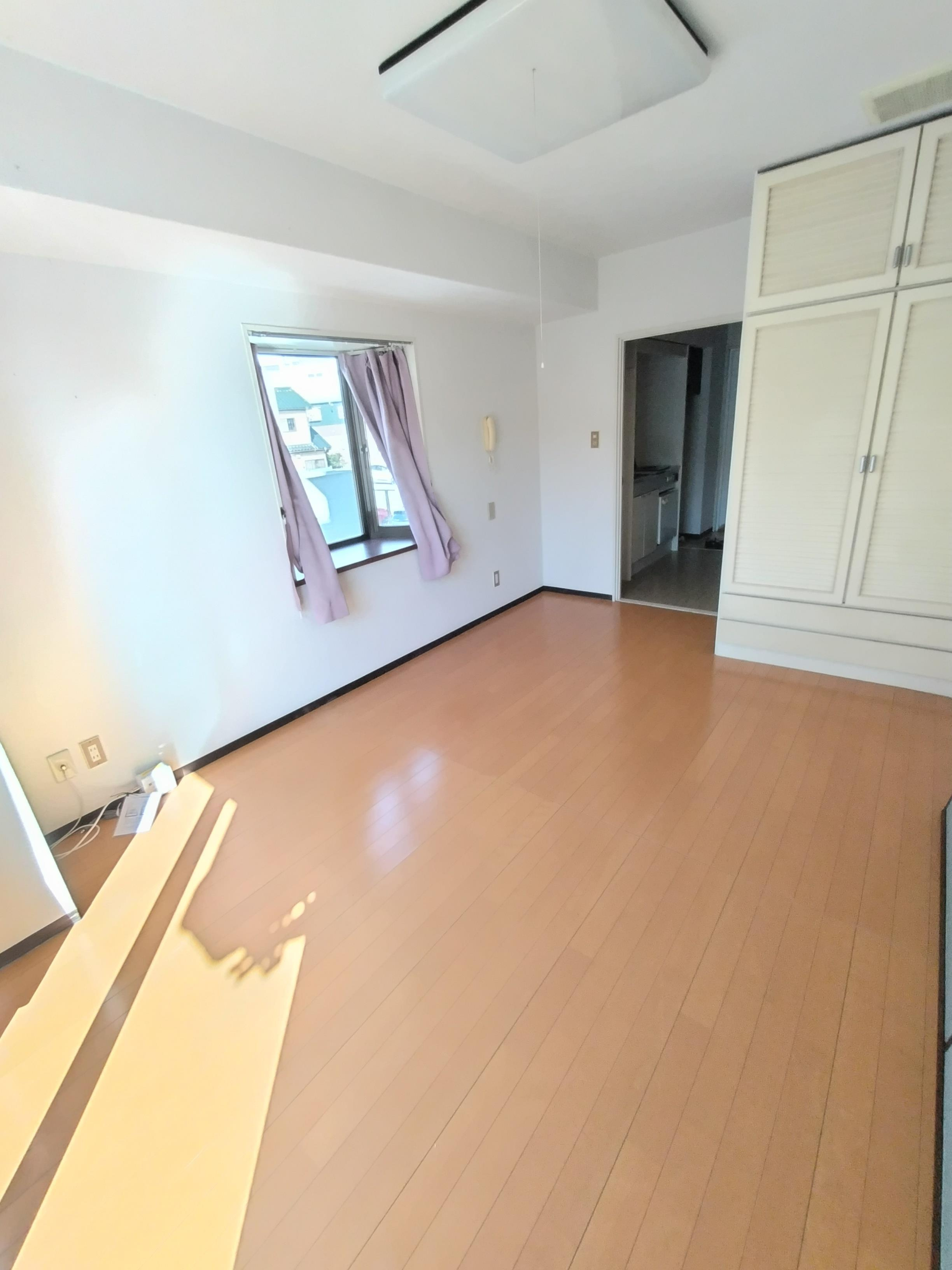 安武マンション駅東通りの洋室