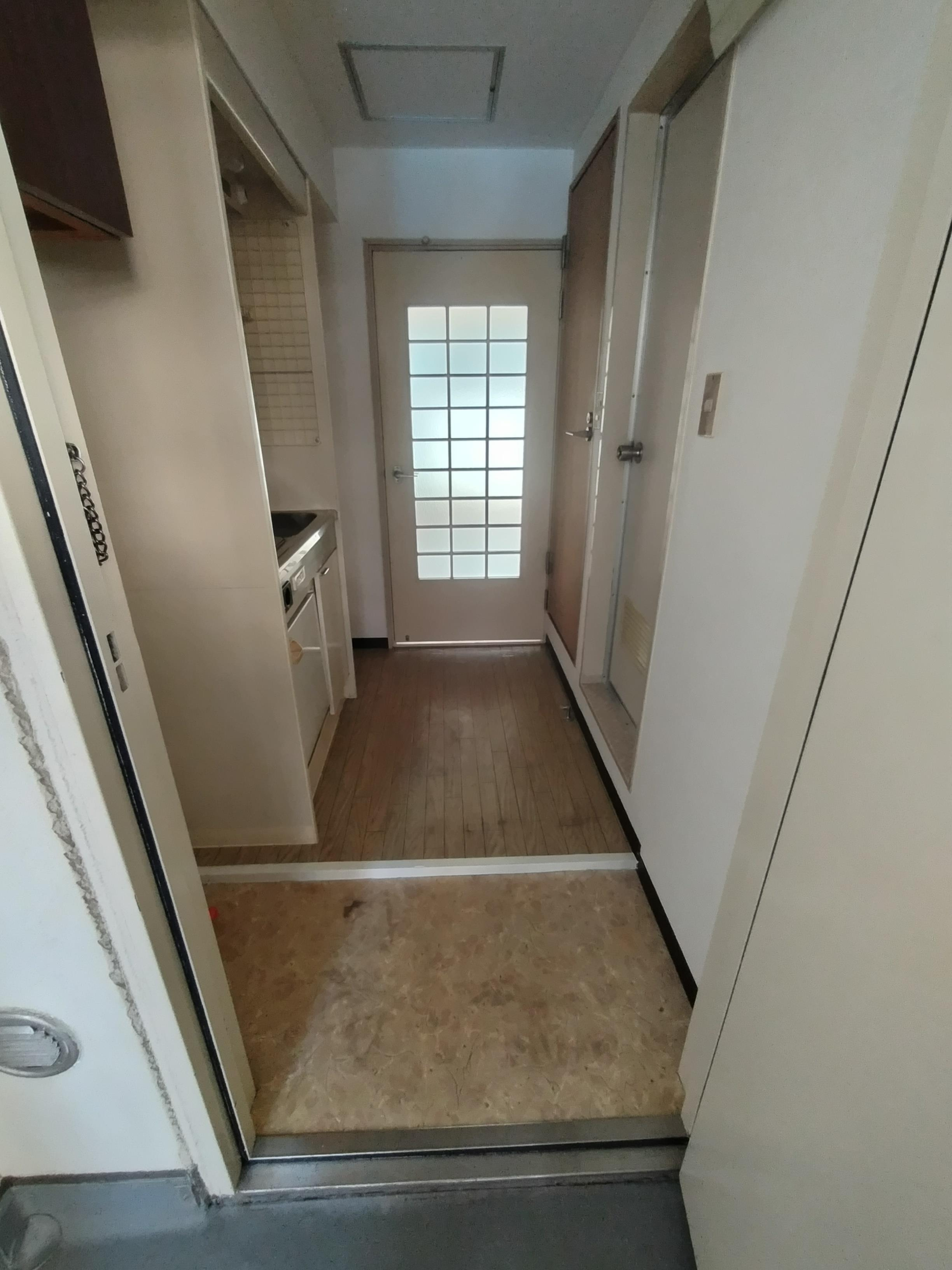 安武マンション駅東通りの玄関