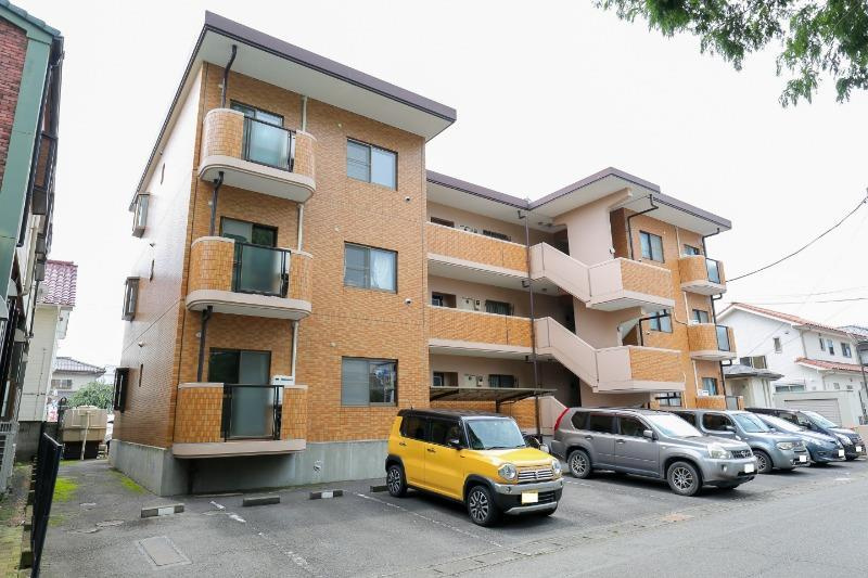 モンシャトー小山の駐車場|建物外観　北側駐車場