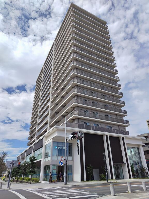 アトラスタワー小山城山町の外観|外観　1階は足利銀行です