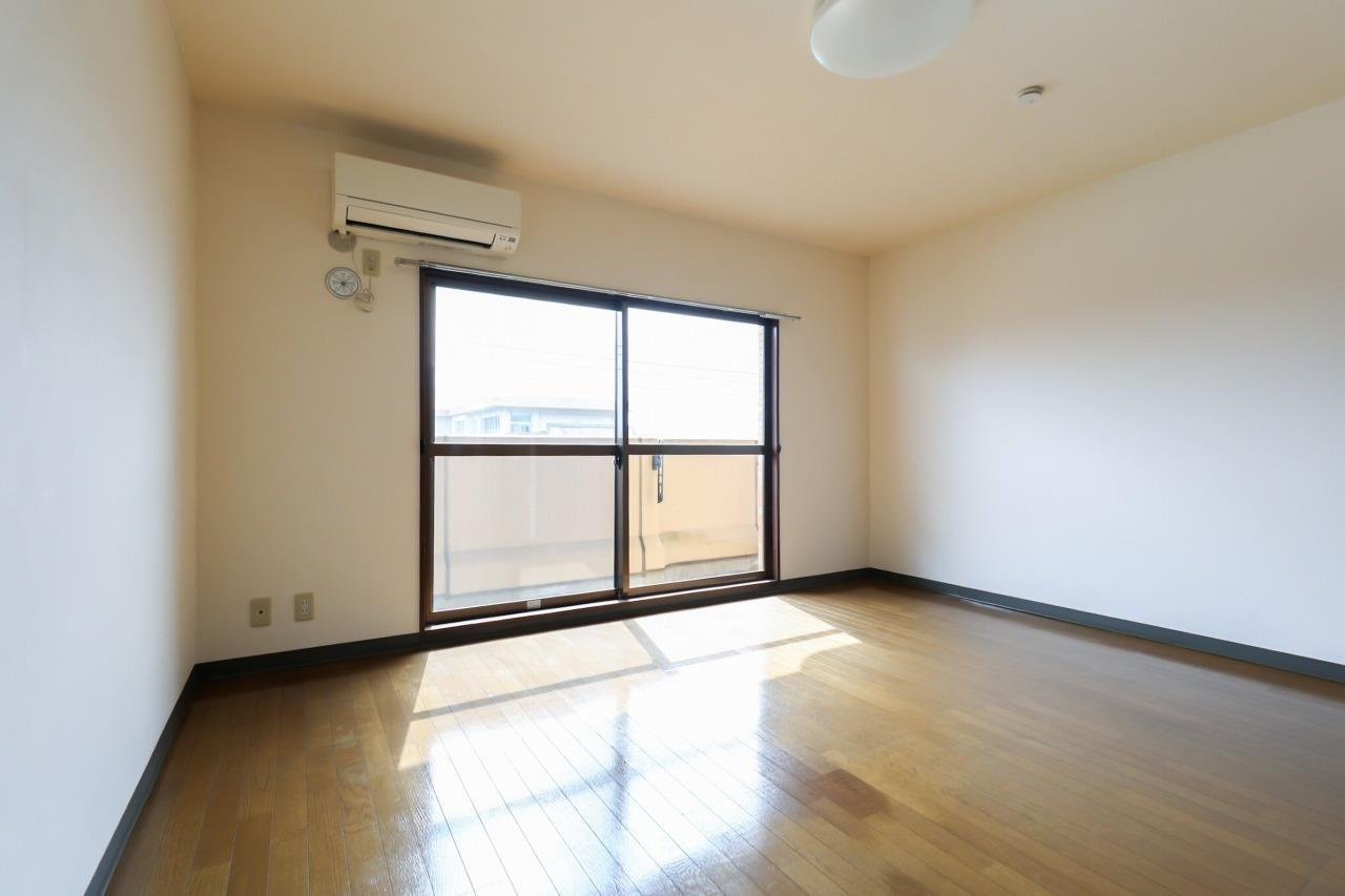 ラ・セゾン城北の洋室|9帖洋室内・エアコン付き