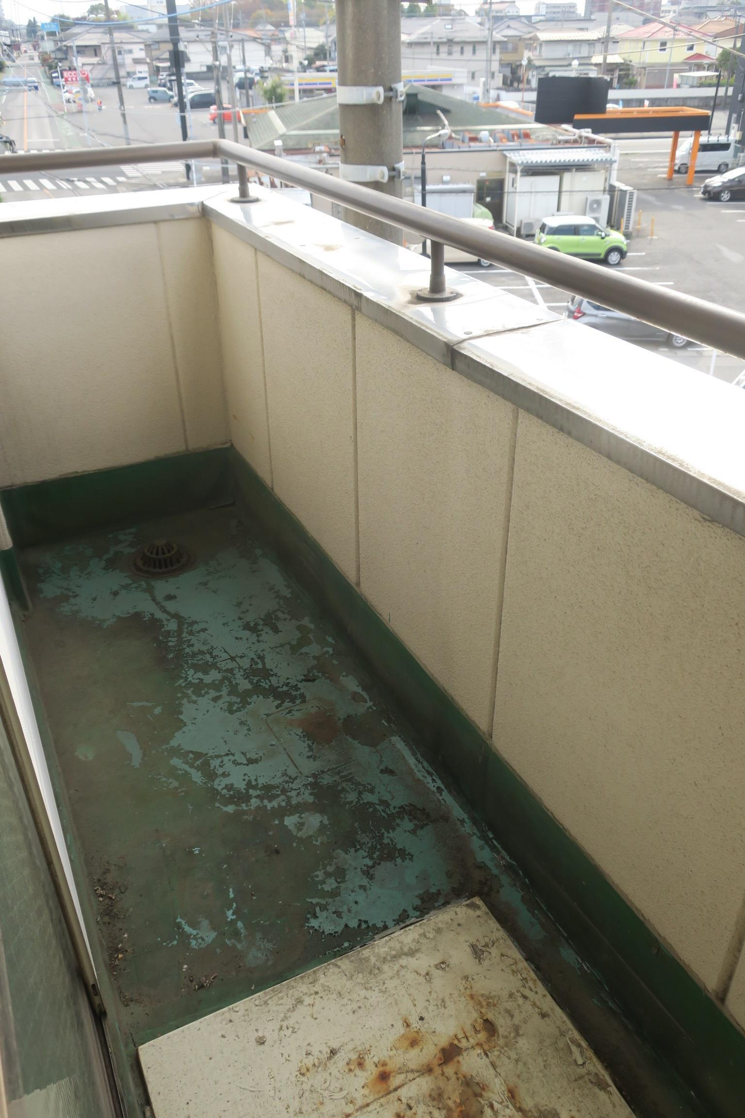 海老原ビルのバルコニー