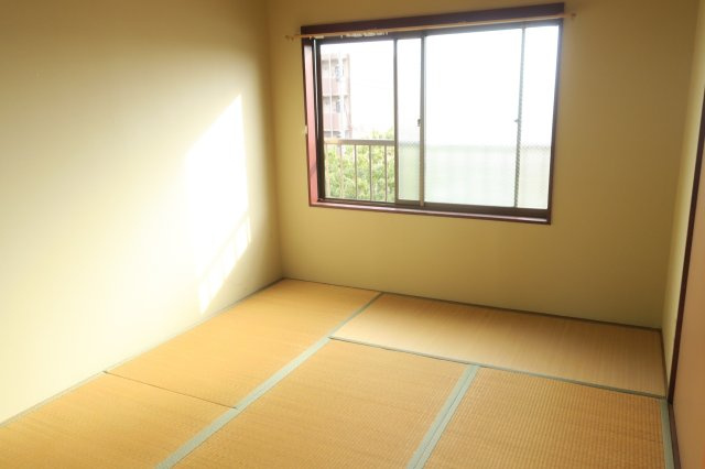 海老原ビルの和室