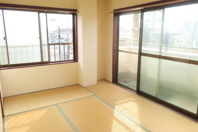 海老原ビルの和室