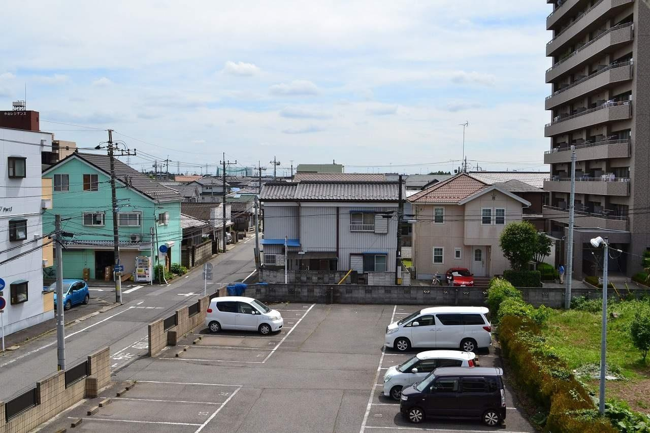 ヴィラあらいの駐車場