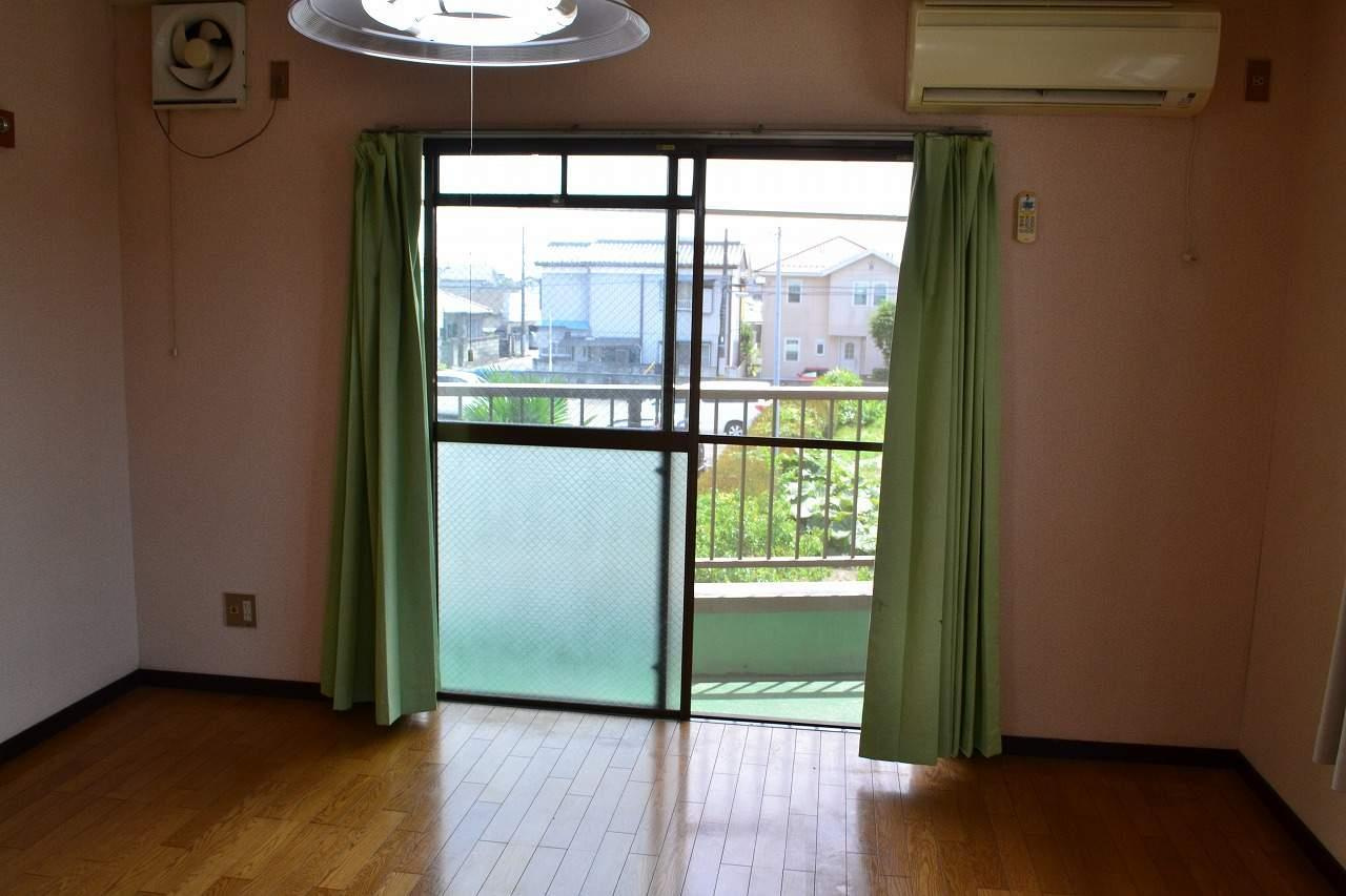 ヴィラあらいの居間・リビング