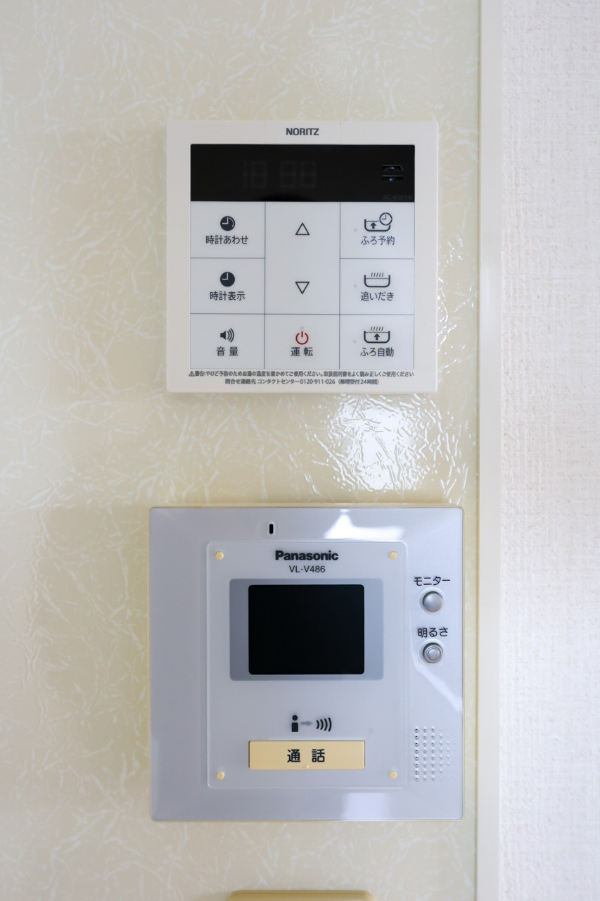 アムールレジデンスのセキュリティ|モニター付きインターホンと給湯パネル