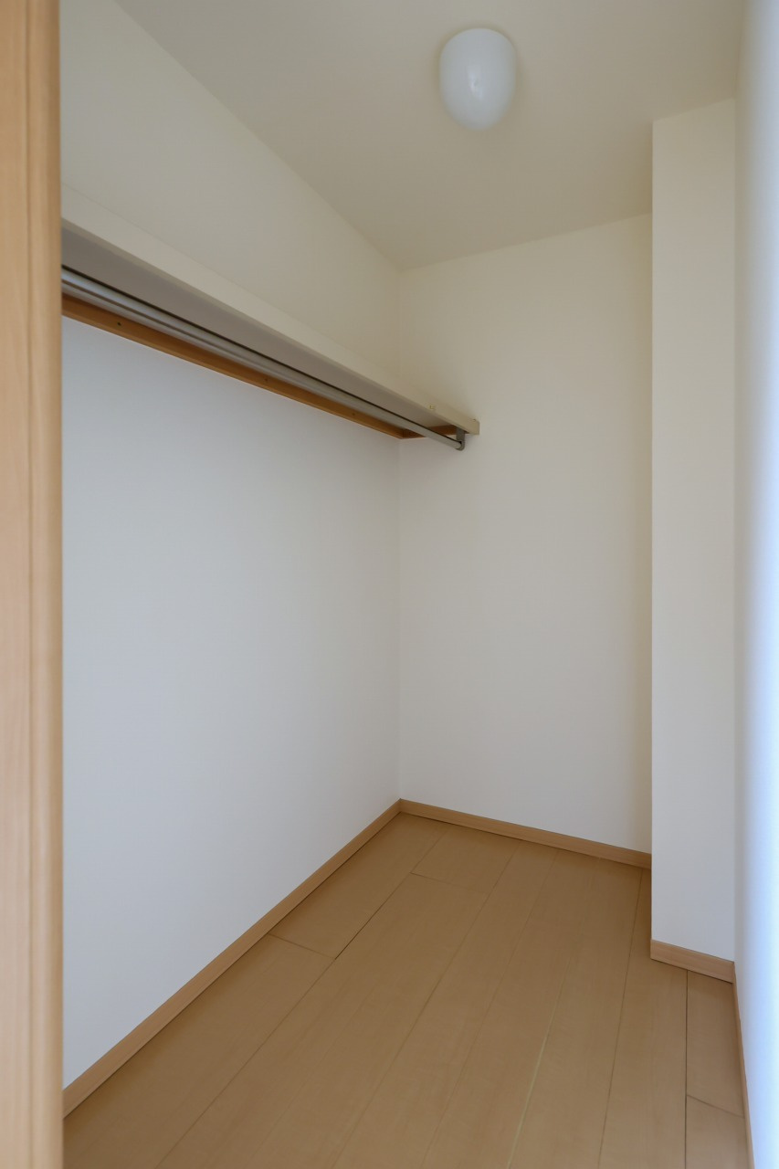 アムールレジデンスの収納|6.3帖洋室のウォークインクローゼット