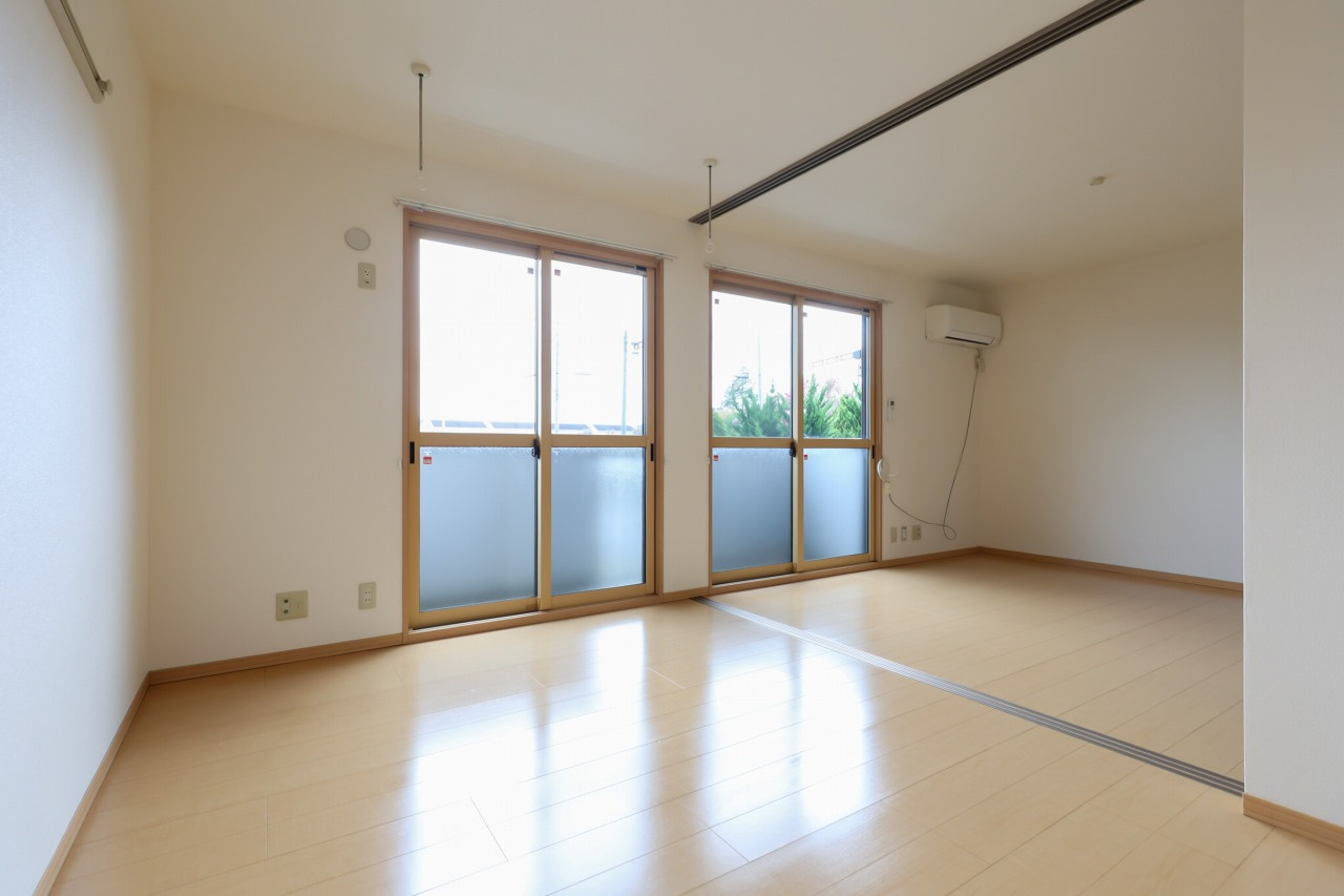 アムールレジデンスの洋室|リビング横の6帖洋室