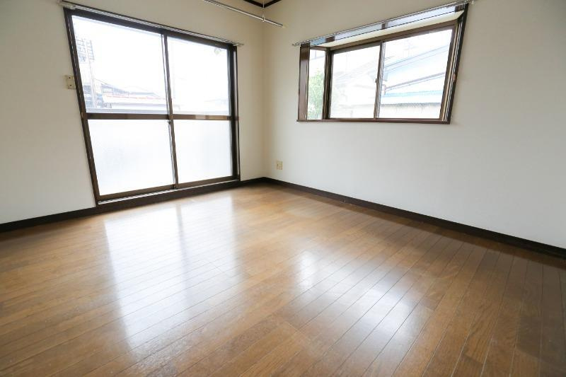 東雲ハイツの居間・リビング|7帖洋室