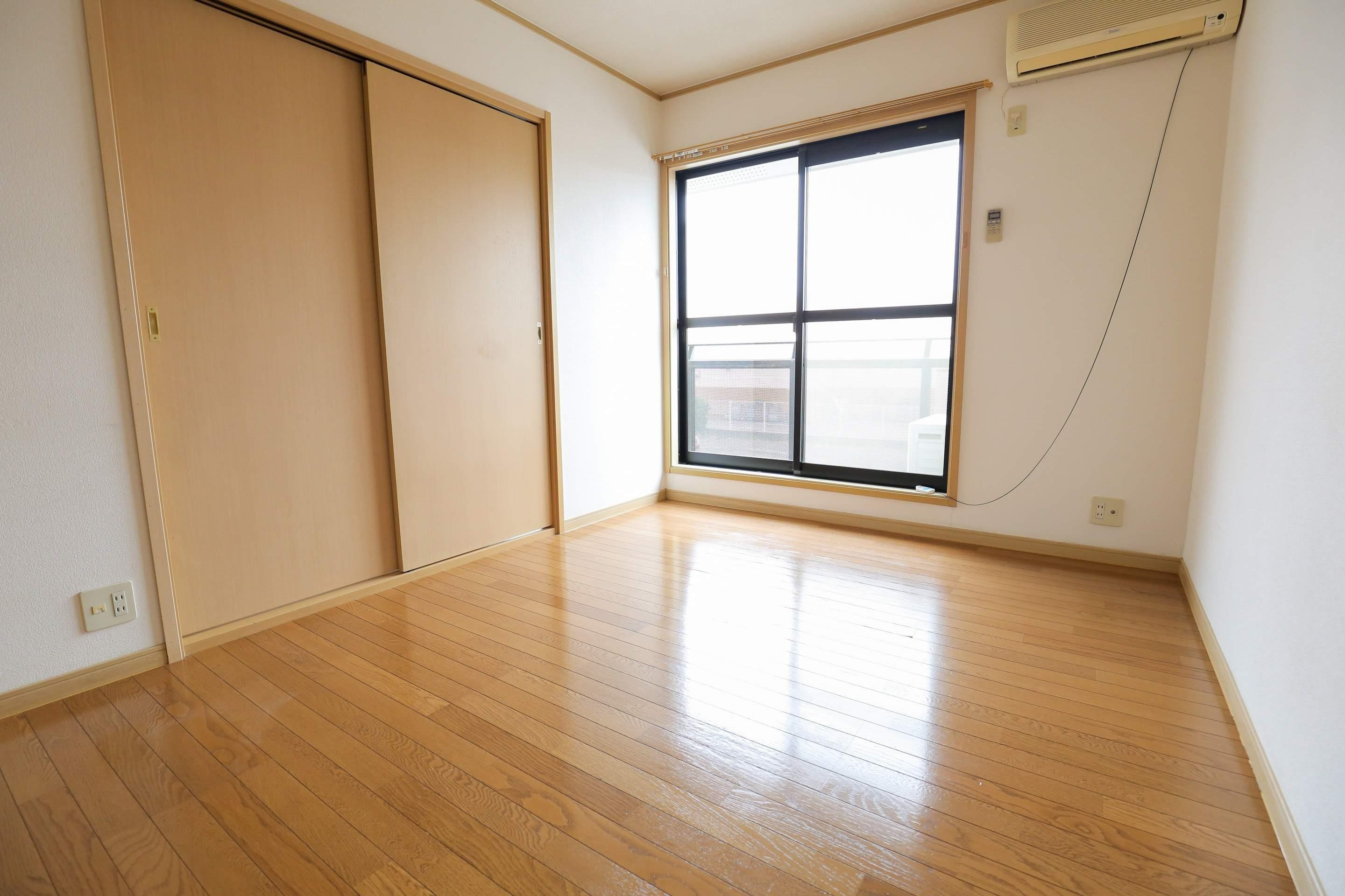 ピュアハイツのその他|6帖洋室内・エアコン付き