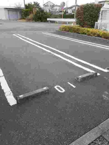 ジュネス　Ａの駐車場|駐車場に車を止められます
