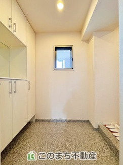 【玄関】 | サーパス簗瀬西通り | 広々とした玄関スペース♪たくさんの靴を収納できる下駄箱もございます。