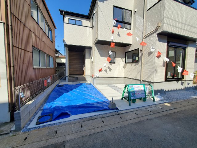 八潮市　　八條　新築戸建　全1棟の駐車場|施工例です