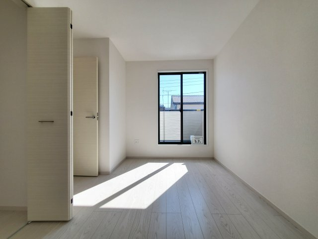 八潮市　　八條　新築戸建　全1棟の洋室|施工例です