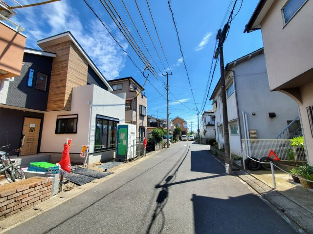 八潮市　　八條　新築戸建　全1棟の前面道路含む現地写真|前面道路含む現地写真です