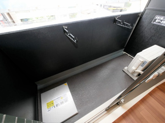 【バルコニー】 | プレサンス堺筋本町駅前シェル | 外からの目が気にならないバルコニーで洗濯物が干せます
