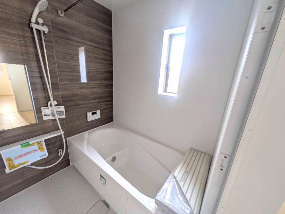 クレイドルガーデン西長戸３号棟　新築建売分譲(全5棟)　松山市西長戸第1-3号棟の浴室|落ち着いた空間のお風呂です