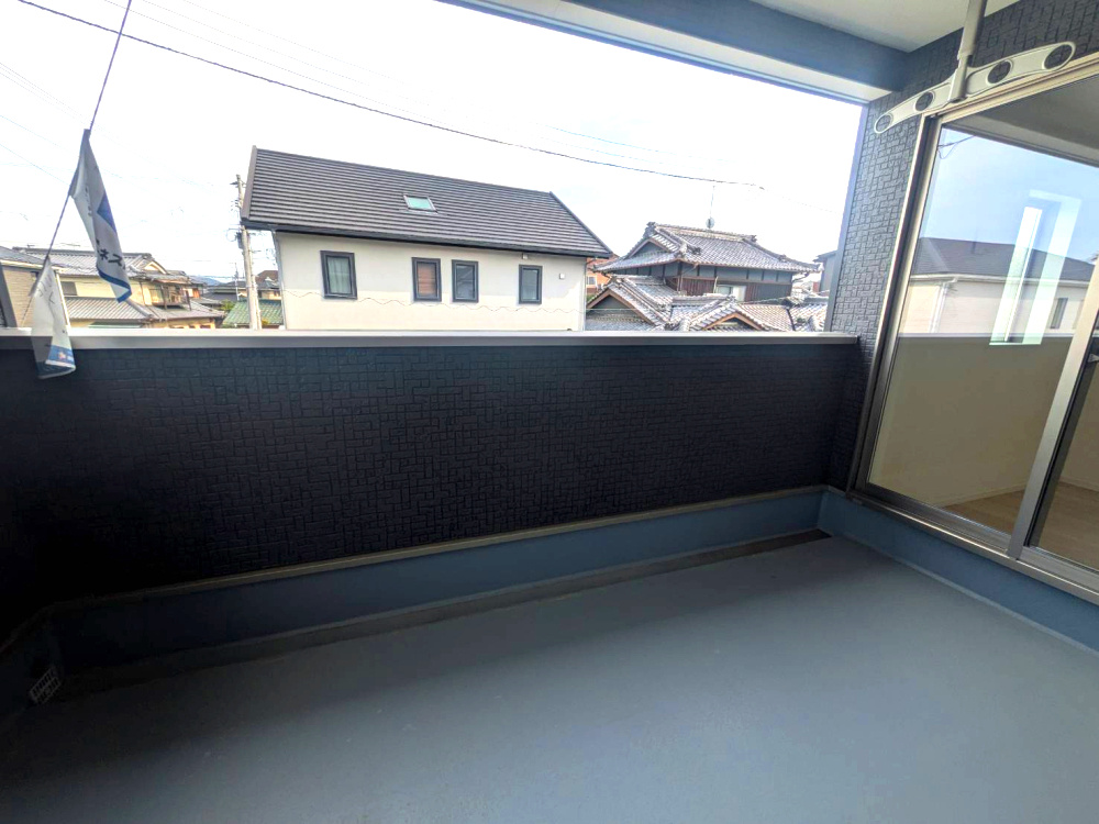 クレイドルガーデン西長戸３号棟　新築建売分譲(全5棟)　松山市西長戸第1-3号棟のバルコニー|落ち着いた時間を過ごせるバルコニーです