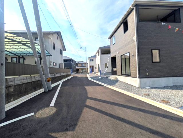 クレイドルガーデン西長戸３号棟　新築建売分譲(全5棟)　松山市西長戸第1-3号棟の前面道路含む現地写真|前面道路含む現地写真です