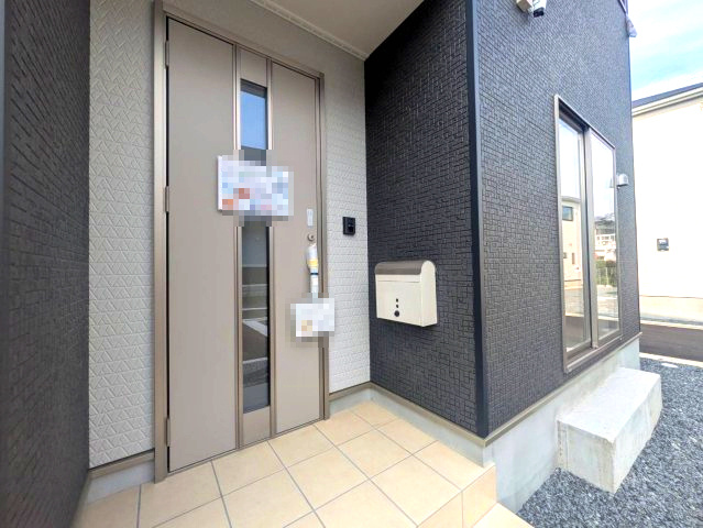 クレイドルガーデン西長戸３号棟　新築建売分譲(全5棟)　松山市西長戸第1-3号棟の玄関|玄関です