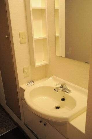 西宮市山口町名来２丁目のアパートの内装|独立洗面台