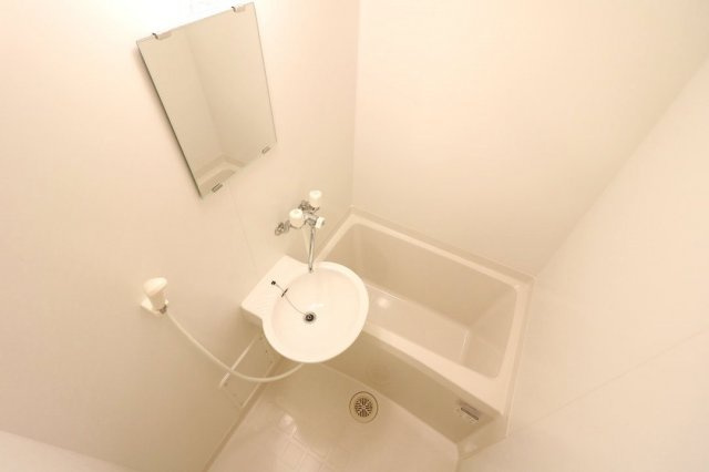 西宮市山口町名来２丁目のアパートの浴室