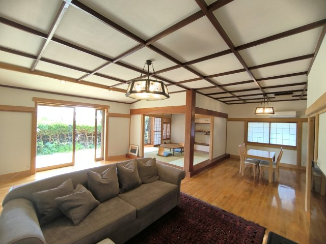 海見え！宮大工が手掛けた海を望む和風建築戸建の居間・リビング