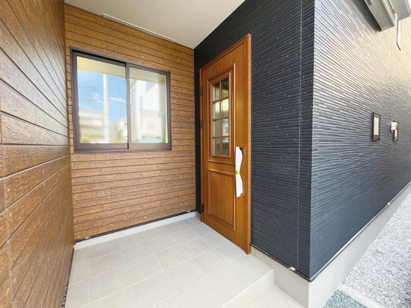 竹島町　中古戸建　（築浅物件）の玄関