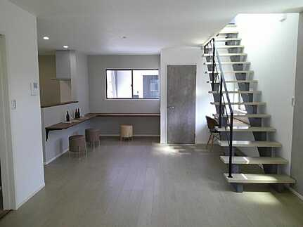 安芸郡熊野町中溝２丁目の居間・リビング