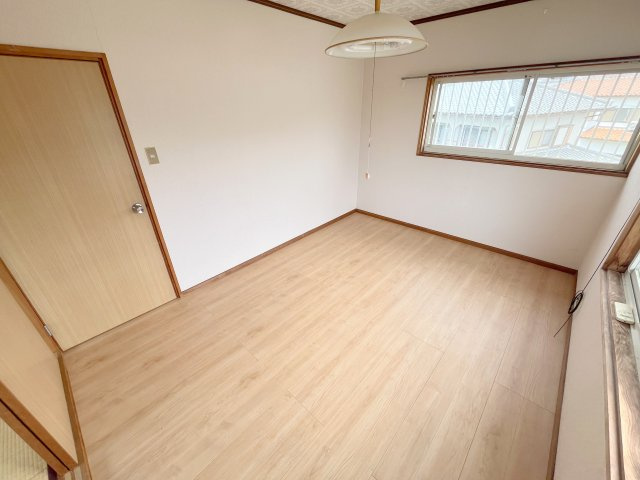 六条西2丁目戸建て（6-1-3）の洋室