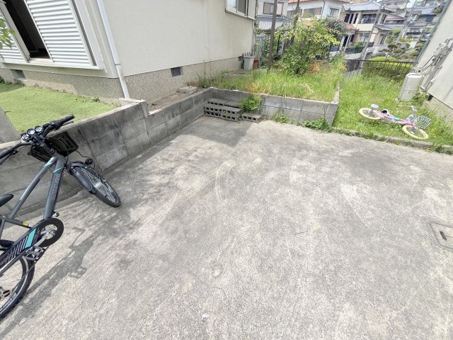 六条西2丁目戸建て（6-1-3）の駐車場