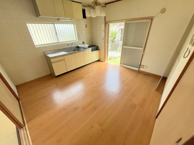 六条西2丁目戸建て（6-1-3）の居間・リビング