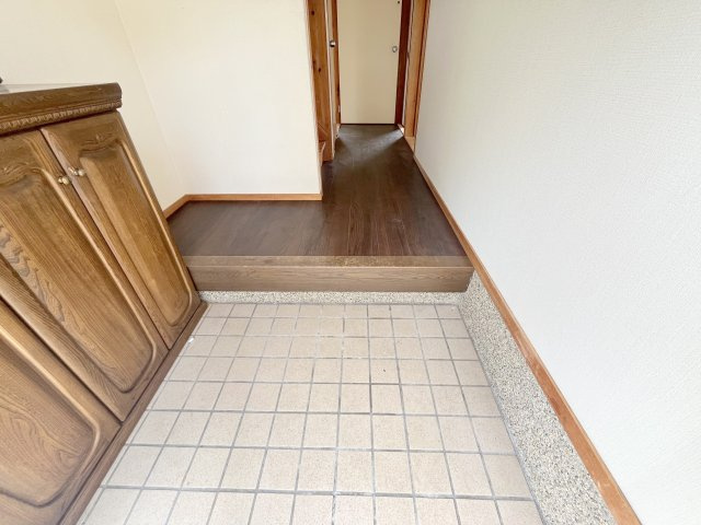 六条西2丁目戸建て（6-1-3）の玄関