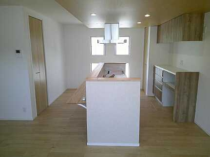 熊野町中溝2丁目の居間・リビング