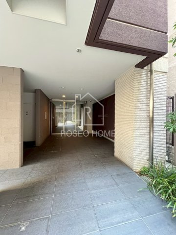 クレグラン天満のエントランス