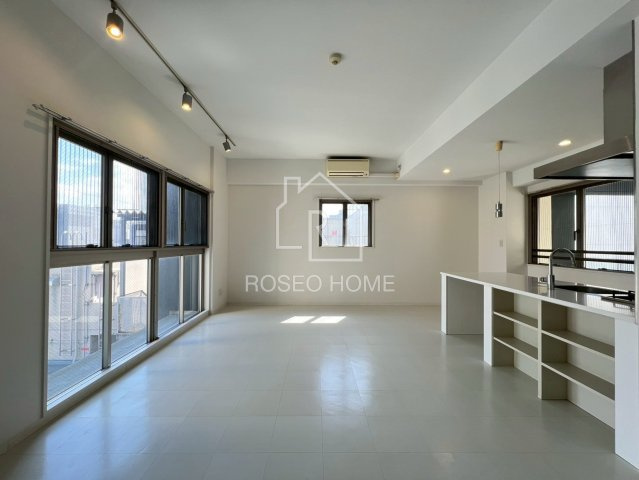 クレグラン天満の居間・リビング