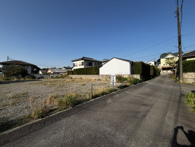 館山市上真倉2116（土地）の前面道路含む現地写真