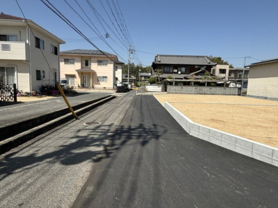 【前面道路含む現地写真】 | 土地　玉島阿賀崎5丁目　全2区画 | 西側道路