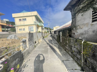 【前面道路含む現地写真】 | うるま市与那城平安座（全2区画） | 北東側3.1m♪