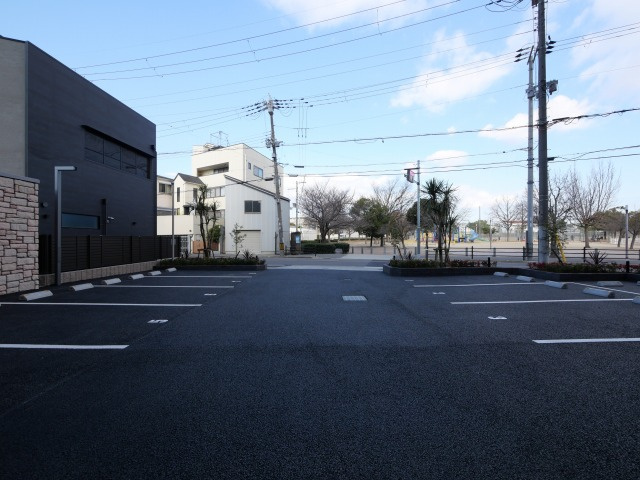 プレジオ三国ASIANの駐車場