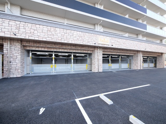 プレジオ三国ASIANの駐車場