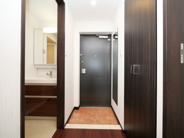 プレジオ三国ASIANの玄関