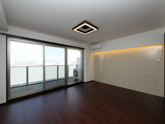 プレジオ三国ASIANの居間・リビング