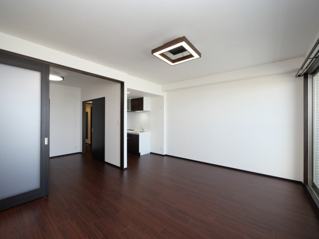 プレジオ三国ASIANの居間・リビング