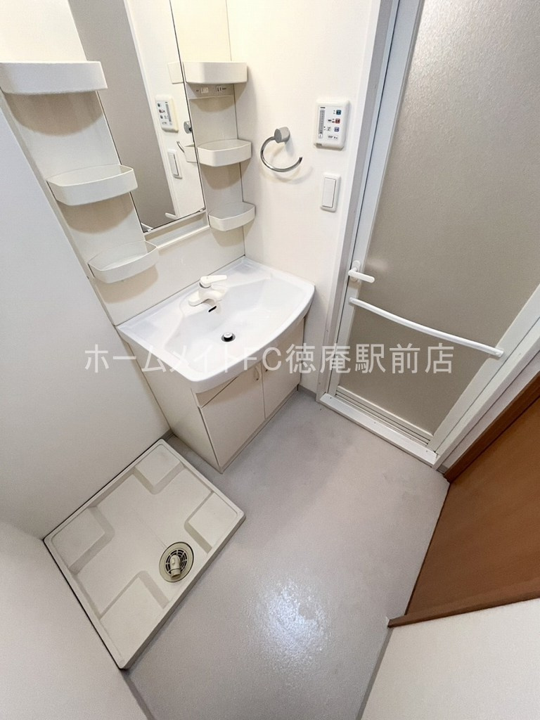 東大阪市高井田西６丁目の賃貸マンションの洗面所