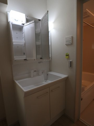 《仲介手数料無料》岩槻区本丸１丁目13-4(全1戸)新築一戸建てずっとプラスのキッチン|撮影日 2025年7月20日 17:00 晴れ