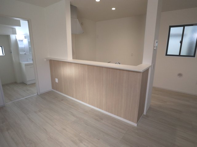 《仲介手数料無料》岩槻区本丸１丁目13-4(全1戸)新築一戸建てずっとプラスのキッチン|撮影日 2025年7月20日 17:00 晴れ