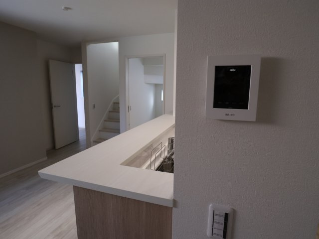 《仲介手数料無料》岩槻区本丸１丁目13-4(全1戸)新築一戸建てずっとプラスのキッチン|撮影日 2025年7月20日 17:00 晴れ